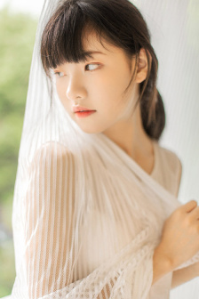 美女热吻