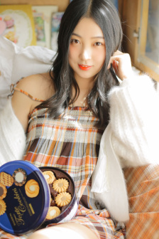 高校老师诱骗女生